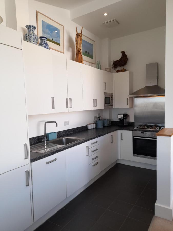 Crow'S Nest Penthouse Apartment With Free Spa Access Somerford Keynes Exterior photo