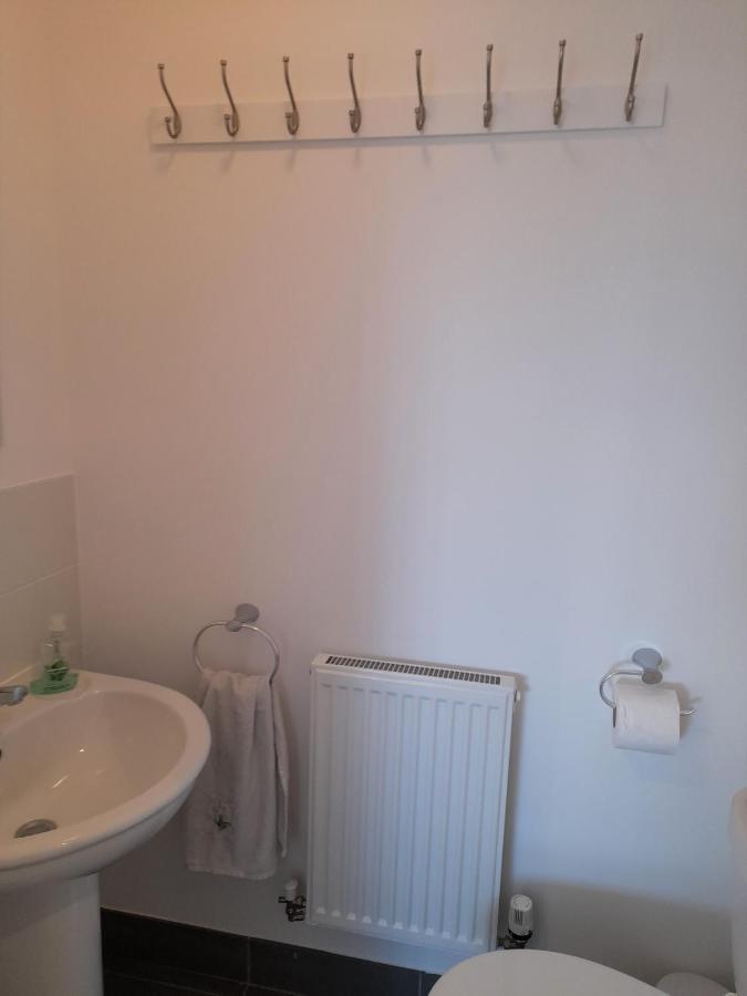 Crow'S Nest Penthouse Apartment With Free Spa Access Somerford Keynes Exterior photo
