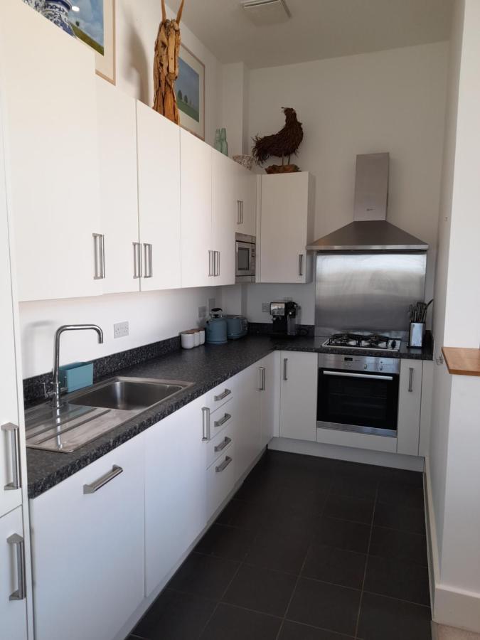 Crow'S Nest Penthouse Apartment With Free Spa Access Somerford Keynes Exterior photo