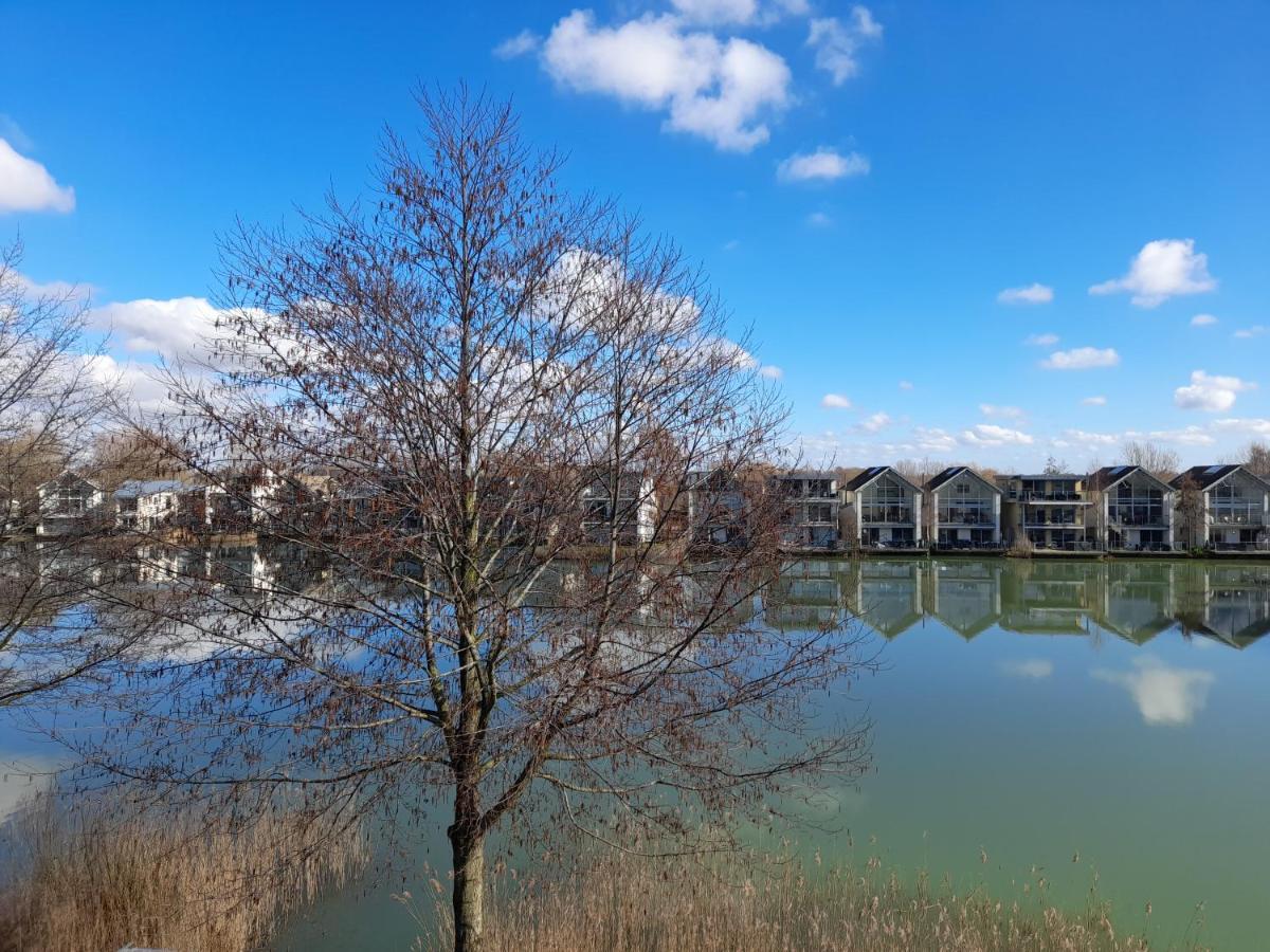 Crow'S Nest Penthouse Apartment With Free Spa Access Somerford Keynes Exterior photo