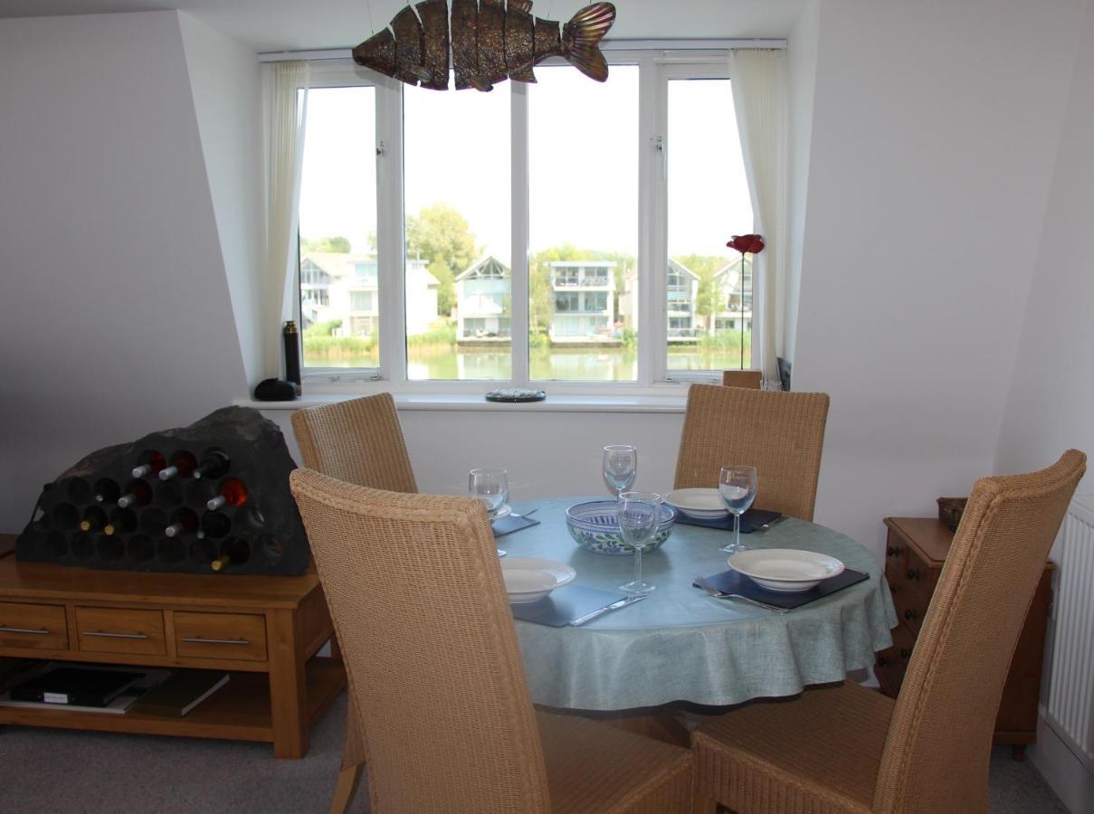Crow'S Nest Penthouse Apartment With Free Spa Access Somerford Keynes Exterior photo